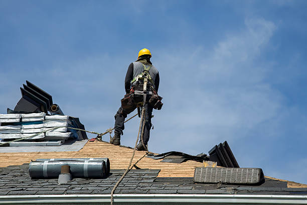 Professional Gutter Installation technician working in Thompson Ridge, NY